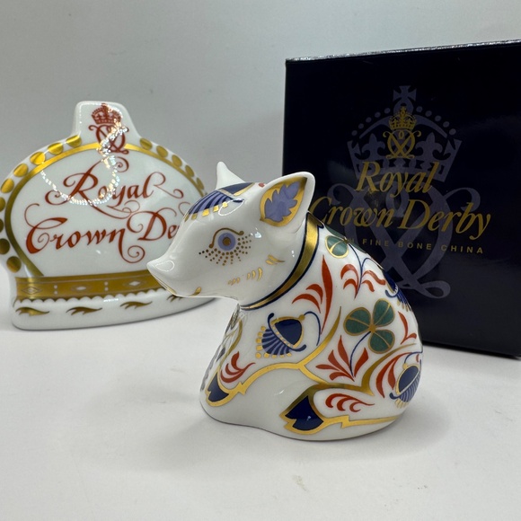 Royal Crown Derby Sitting Piglet Bone China Paperweight Figurine. Various. - Picture 13 of 14